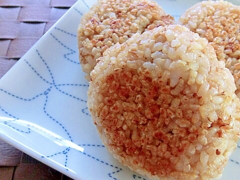 フライパンで♪焼きおにぎり✿玄米ごはん編